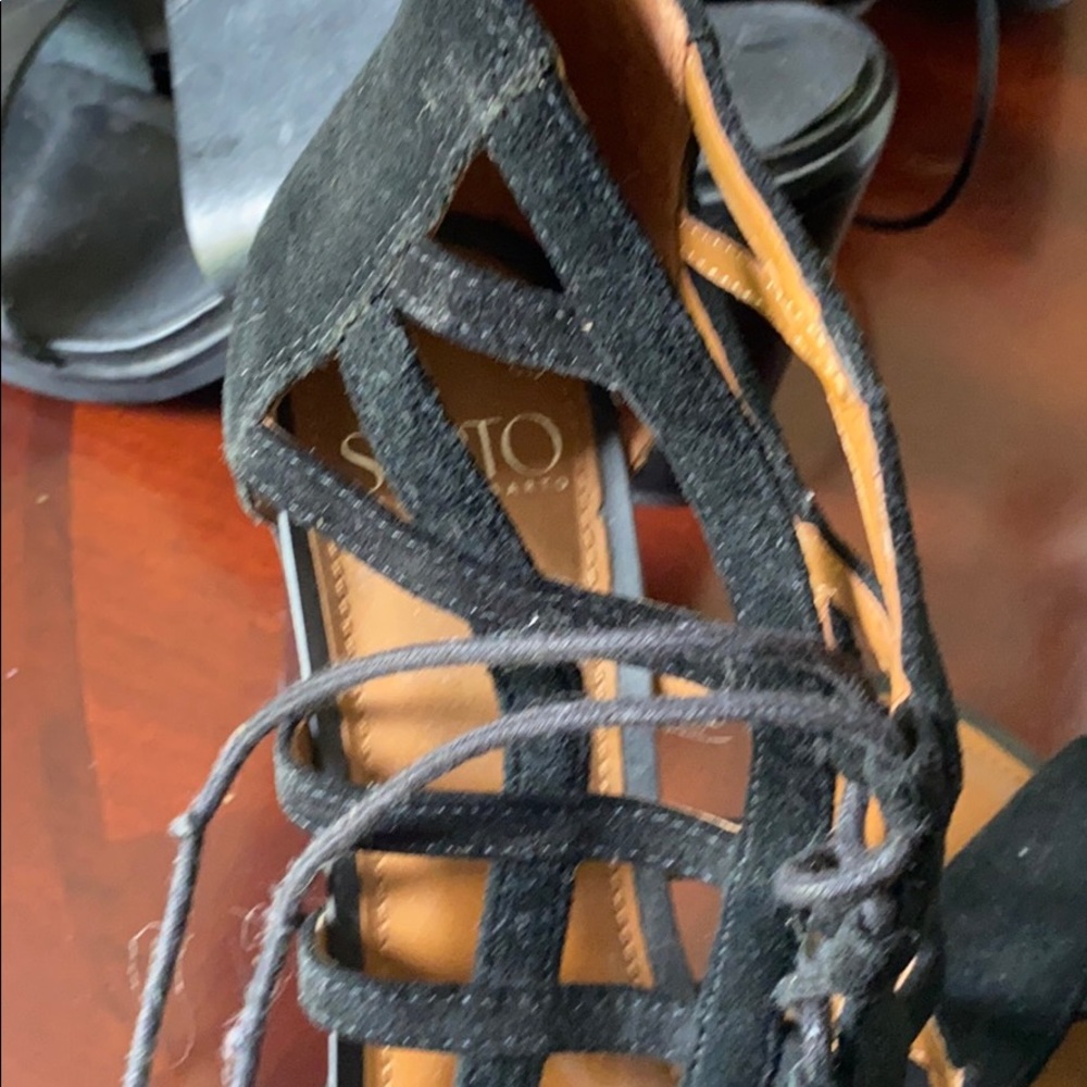 Shoes - Picture 5 of 6